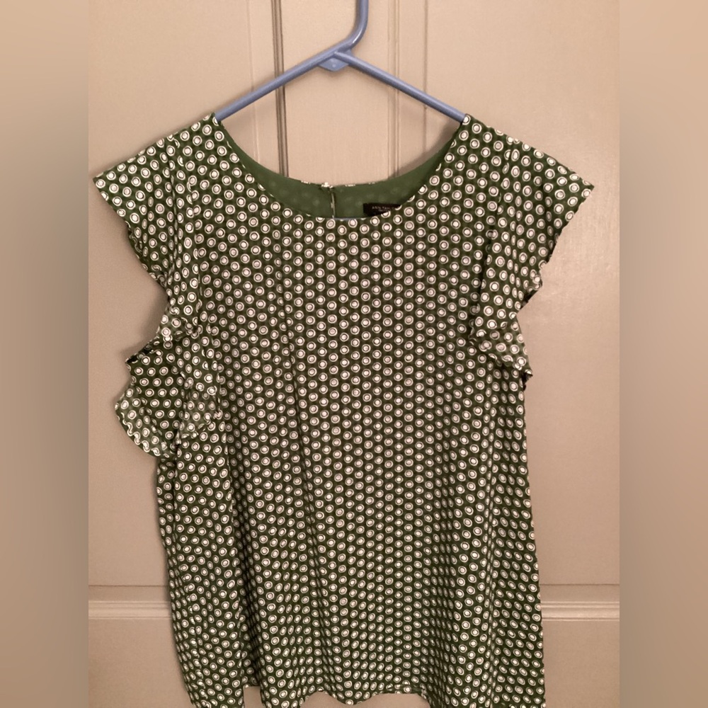 Ann Taylor Green and White Patterned Blouse